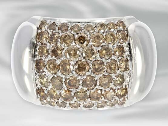 Ring: breiter, moderner und attraktiver Pavéring mit fancy Brillanten, ca. 2,1ct, 18K Weißgold, neuwertig! - photo 5