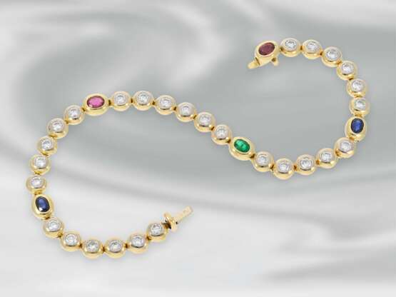 Armband: hochwertiges attraktives Tennisarmband mit Brillanten und Saphir-, Rubin-, und Smaragdbesatz, ca. 3,22ct, 18K Gelbgold - фото 1