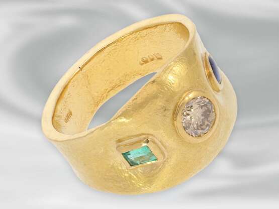 Ring: unikater Goldschmiedering mit Diamant-/Saphir- sowie Smaragdbesatz, 900er Gold - Foto 3