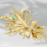 Brosche/Nadel: ausgesprochen dekorative Schleifenbrosche mit unterschiedlichen Farbsteinen sowie Brillantbesatz, aufwändige Handarbeit aus 18K Gold - Foto 3