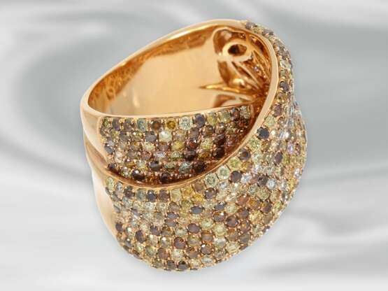 Ring: geschmackvoller und dekorativ gestalteter, moderner Designer-Goldschmiedering mit zahlreichen fancy Brillanten, insgesamt 4,36ct - Foto 3