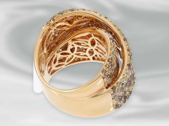 Ring: geschmackvoller und dekorativ gestalteter, moderner Designer-Goldschmiedering mit zahlreichen fancy Brillanten, insgesamt 4,36ct - фото 5