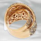 Ring: geschmackvoller und dekorativ gestalteter, moderner Designer-Goldschmiedering mit zahlreichen fancy Brillanten, insgesamt 4,36ct - photo 5