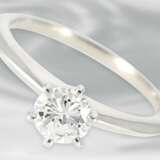 Ring: moderner, sehr hochwertiger Platin Brillant/Solitärring von Tiffany, Brillant von sehr schöner Qualität, 0,7ct! - фото 2