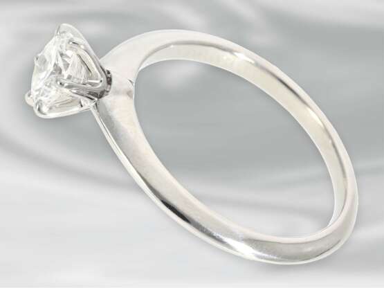 Ring: moderner, sehr hochwertiger Platin Brillant/Solitärring von Tiffany, Brillant von sehr schöner Qualität, 0,7ct! - photo 3