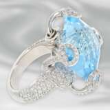 Ring: ausgefallener , neuwertiger Designerring von Gucci, besetzt mit zahlreichen Brillanten und großem Blautopas - photo 3