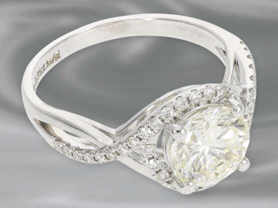 Ring: sehr hochwertiger weißgoldener Brillantring, ca. 2ct, 18K Gold - photo 3