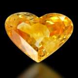 Saphir: sehr schöner und wertvoller, unbehandelter orange-gelber Saphir in Herzform von 7,29ct, gemmologisches Gutachten - фото 1