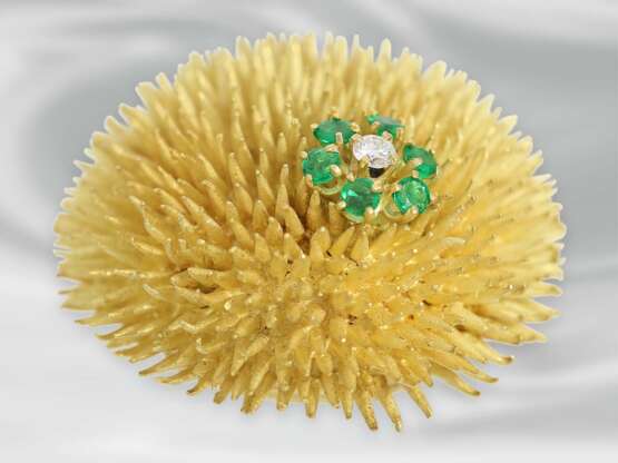 Brosche: außergewöhnliche vintage Gelbgold-Brosche "Seeigel" - "Sea Urchin" von Tiffany & Co., besetzt mit Smaragden und Brillanten, große schwere Ausführung, 18K Gold, ca. 2. Hälfte 20. Jahrhundert - photo 3