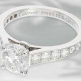 Ring: sehr hochwertiger Platin Solitär-Ring aus dem Hause Cartier, feiner Brillantbesatz, Mittelstein 1,31ct, mit Box & Papieren - Foto 6