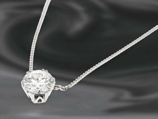 Kette/Collier: sehr hochwertiger Solitär/Diamantanhänger, Altschliff-Diamant von sehr hoher Farbqualität ca. 2,7ct, 18K Weißgold - фото 2