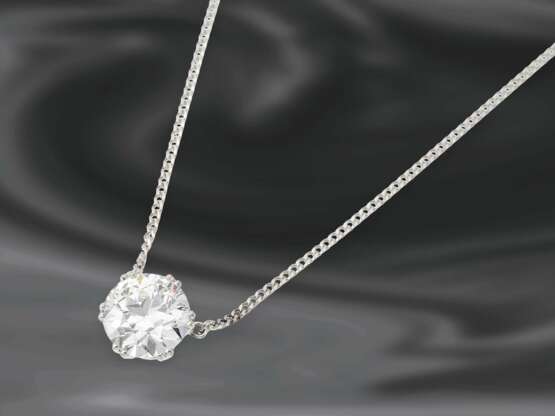 Kette/Collier: sehr hochwertiger Solitär/Diamantanhänger, Altschliff-Diamant von sehr hoher Farbqualität ca. 2,7ct, 18K Weißgold - photo 3