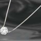 Kette/Collier: sehr hochwertiger Solitär/Diamantanhänger, Altschliff-Diamant von sehr hoher Farbqualität ca. 2,7ct, 18K Weißgold - фото 4