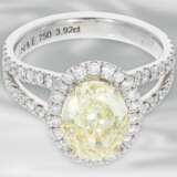 Ring: neuwertiger, sehr geschmackvoller und hochwertiger Goldschmiedering mit wertvollem fancy Diamant und Brillantbesatz, 3,92ct - Foto 3