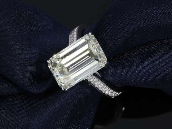 Ring: hochfeiner, ungetragener Weißgoldring, großer Emerald-Cut Diamant von sehr hoher Qualität und ca. 8ct - photo 2