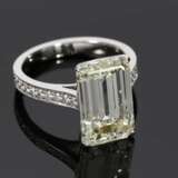 Ring: hochfeiner, ungetragener Weißgoldring, großer Emerald-Cut Diamant von sehr hoher Qualität und ca. 8ct - photo 4