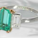 Ring: antiker Platinring mit äußerst wertvollem Smaragd-/Diamant-Besatz, signiert Cartier, ca. 3,4ct, mit Originalbox, vermutlich 40er Jahre - Foto 4