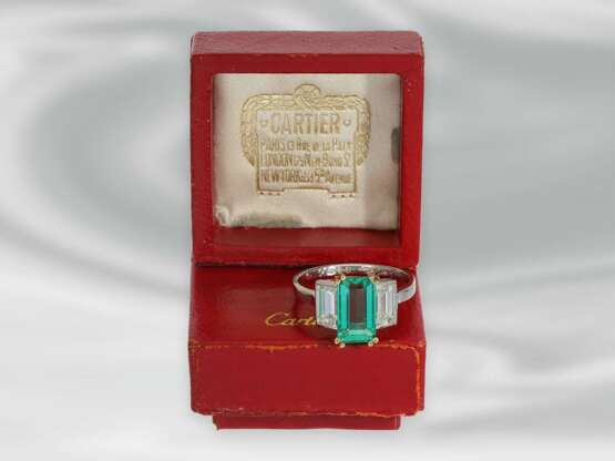 Ring: antiker Platinring mit äußerst wertvollem Smaragd-/Diamant-Besatz, signiert Cartier, ca. 3,4ct, mit Originalbox, vermutlich 40er Jahre - photo 6