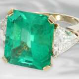 Ring: außergewöhnlicher Ring mit natürlichem Smaragd aus Kolumbien, Ausnahmequalität, ca. 12ct, (CGL Carat Gem Lab Report), 18K Gelbgold - photo 1