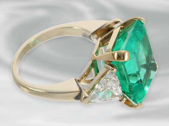 Ring: außergewöhnlicher Ring mit natürlichem Smaragd aus Kolumbien, Ausnahmequalität, ca. 12ct, (CGL Carat Gem Lab Report), 18K Gelbgold - фото 4
