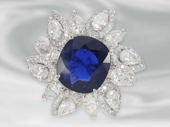 Ring: extrem hochwertiger vintage Diamant/Blütenring mit äußerst seltenem und sehr wertvollen Burma-Saphir, insgesamt 6,9ct - photo 1