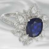 Ring: extrem hochwertiger vintage Diamant/Blütenring mit äußerst seltenem und sehr wertvollen Burma-Saphir, insgesamt 6,9ct - фото 3