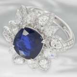 Ring: extrem hochwertiger vintage Diamant/Blütenring mit äußerst seltenem und sehr wertvollen Burma-Saphir, insgesamt 6,9ct - фото 5