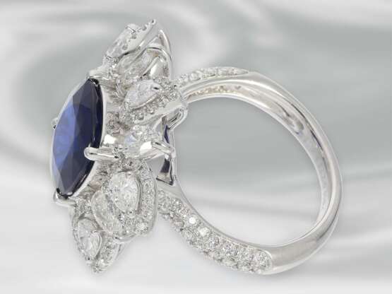 Ring: extrem hochwertiger vintage Diamant/Blütenring mit äußerst seltenem und sehr wertvollen Burma-Saphir, insgesamt 6,9ct - photo 6