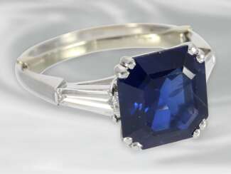 Ring: bedeutender Platinring mit Diamanten und äußerst wertvollem und seltenen Burma-Saphir, ca. 4,5ct, Markenschmuck von René Kern