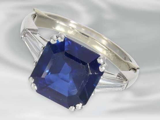 Ring: bedeutender Platinring mit Diamanten und äußerst wertvollem und seltenen Burma-Saphir, ca. 4,5ct, Markenschmuck von René Kern - фото 4
