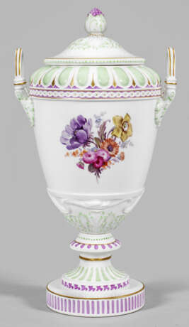 Zierdeckelvase mit Blumendekor - фото 1