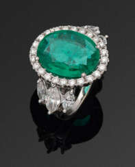 Sambia-Smaragdring mit hochqualitätvollen Diamanten