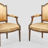 Paar Louis XVI-Armlehnstühle - Foto 1