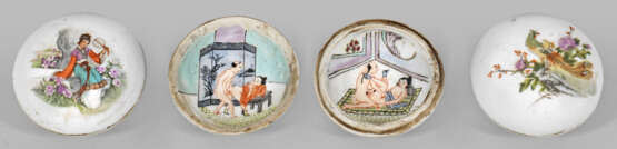 Drei kleine Porzellandosen mit erotischen Darstellungen - Foto 1