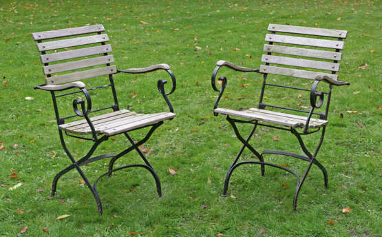 Paar klassische Gartenstühle - Foto 1