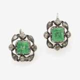 Ein Paar Ohrringe mit Smaragden und Diamanten - фото 1