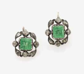 Ein Paar Ohrringe mit Smaragden und Diamanten