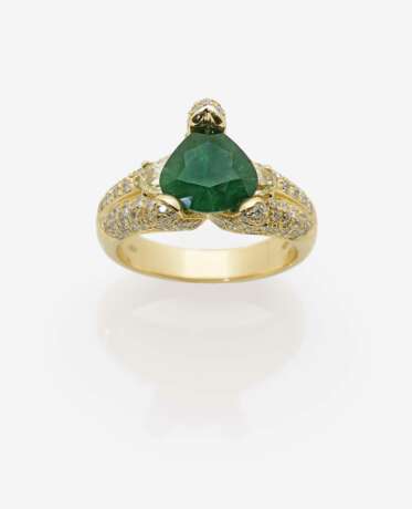 Ring mit Smaragd und Diamanten - Foto 2