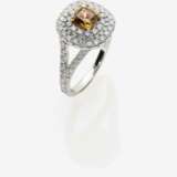 Ring mit braun-orangem Diamant und Brillanten - photo 1