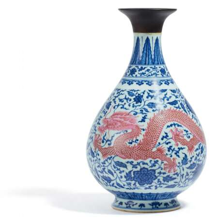 Seltene Yuhuchun-Vase mit Drachen zwischen Blütenranken - фото 1
