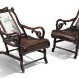 Paar Liegestühle, sog. moon gazing armchairs, mit Porzellanplatten - Foto 1