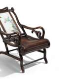 Paar Liegestühle, sog. moon gazing armchairs, mit Porzellanplatten - Foto 2
