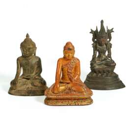 Buddha maravijaya und Buddha jambhupati mit dem Elixier des Lebens