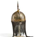 Bedeutender Helm (kulah khud) mit Jagdszenen - фото 1