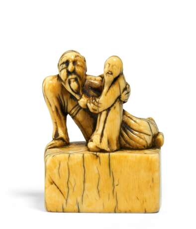 Netsuke: Chinese und Riese auf hohem Sockel - photo 1