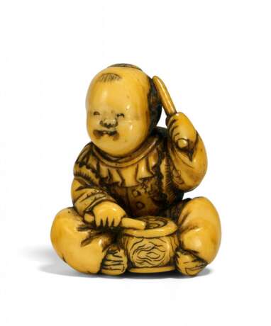 Netsuke: Sitzender karako mit Trommel - Foto 1