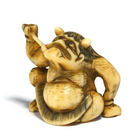 Netsuke: Hockender Oni mit Pfeife - photo 1