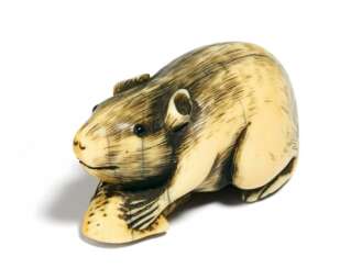 Netsuke: Ratte mit Nusshälfte