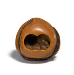 Netsuke: Pfirsich mit Personen und Landschaft