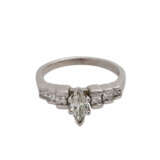 Ring mit zentralem Diamant im Marquiseschliff, ca. 0,4 ct, - Foto 1